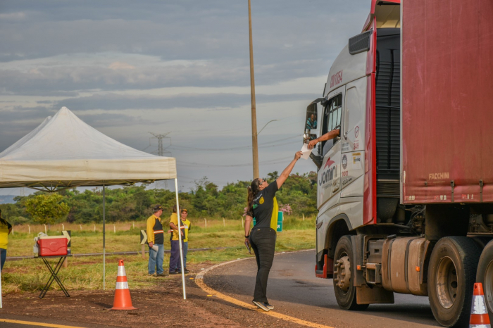 Maio Amarelo: blitz educativa na barragem orienta motoristas sobre direção segura